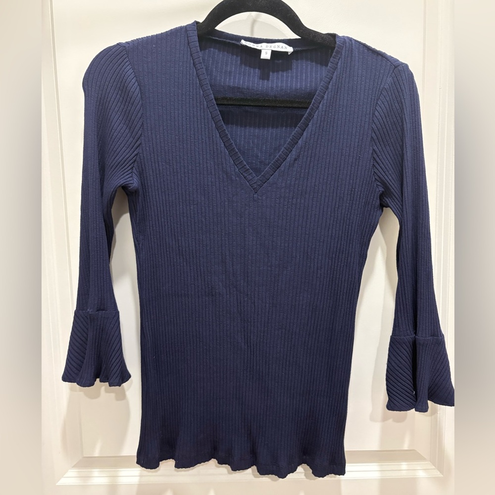 Elegant Navy V-Neck Ribbed Top